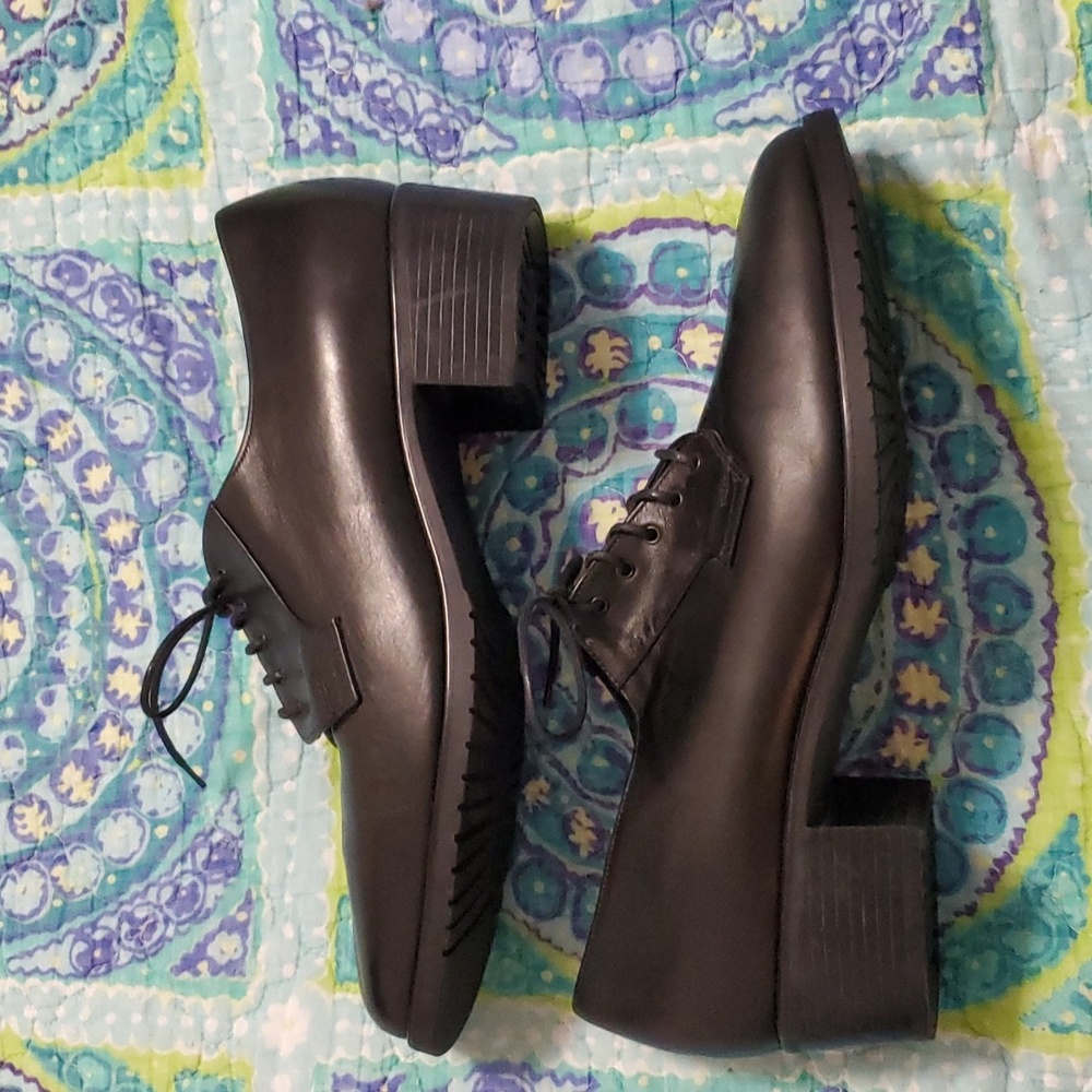 new MUNRO american black leather oxford!! ladies size 10 M